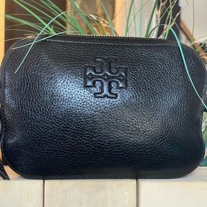 TORY BURCH THEA BELT BLACK LEATHER BAG. EUC